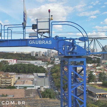 Otimização de espaços na construção: utilização de gruas em áreas densamente populadas